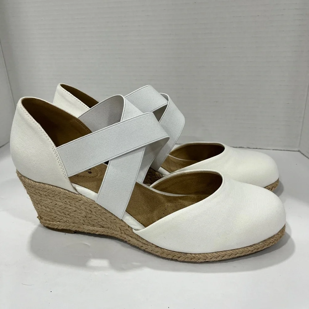 Easy Street Pari‎ Espadrille Wedges. Size: 10W. Color: White
